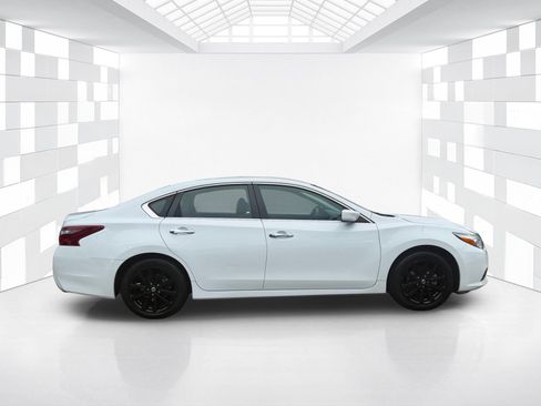 Used 2018 Nissan Altima 2.5 SV FWD image 8