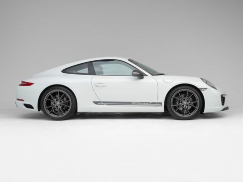 Used 2018 Porsche 911 Carrera T w/ Carrera T Interior Package RWD image 2