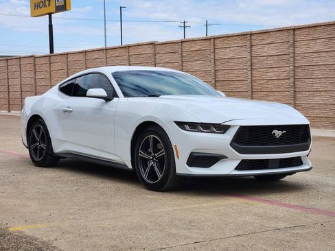 Used 2025 Ford Mustang Coupe image 3