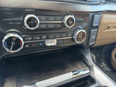 Used 2023 Ford F250 Lariat w/ Chrome Package AWD/4WD image 19