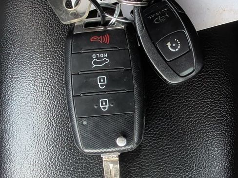 Used 2016 Kia Soul + FWD image 18