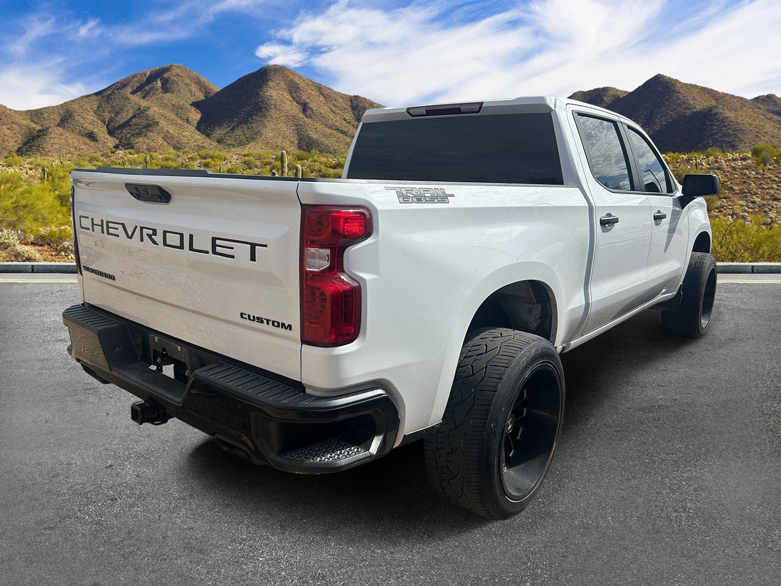 Used 2024 Chevrolet Silverado 1500 Custom Trail Boss w/ Dark Appearance Package AWD/4WD image 4