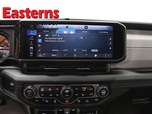 Used 2025 Jeep Wrangler Unlimited Sahara w/ Safety Group AWD/4WD image 12