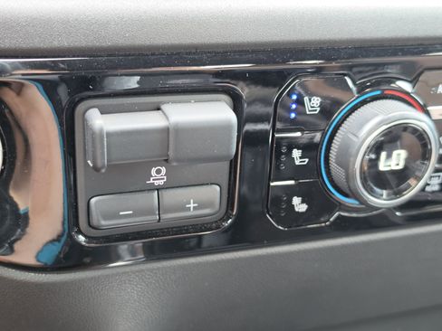 Used 2024 Chevrolet Silverado 1500 High Country w/ Technology Package image 22