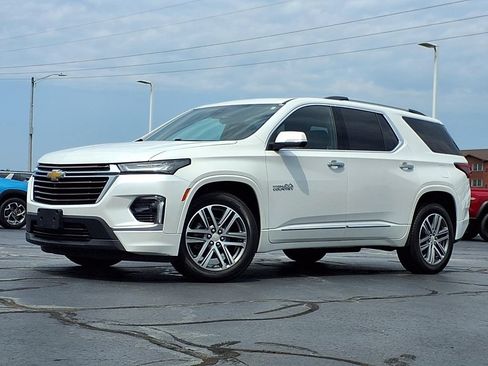 Used 2023 Chevrolet Traverse High Country w/ LPO, Floor Liner Package FWD image 2