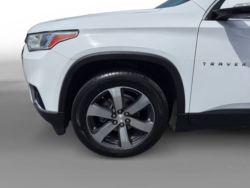 Used 2019 Chevrolet Traverse LT w/ LT Premium Package AWD/4WD image 9