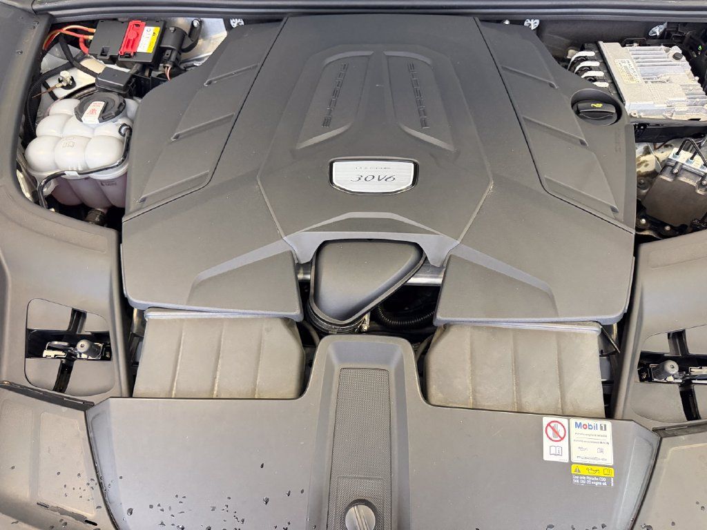 Certified 2022 Porsche Cayenne Platinum Edition AWD/4WD image 27