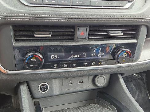 Used 2023 Nissan Rogue SV FWD image 27