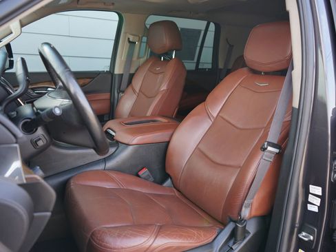Used 2016 Cadillac Escalade Luxury image 22