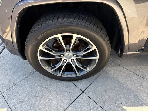 Used 2015 Jeep Grand Cherokee Overland AWD/4WD image 24