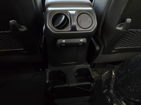 New 2025 Jeep Gladiator Sport image 15