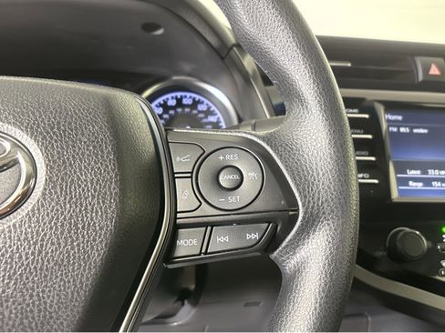 Used 2018 Toyota Camry LE image 28