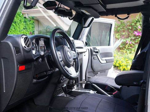 Used 2016 Jeep Wrangler Unlimited Rubicon image 48