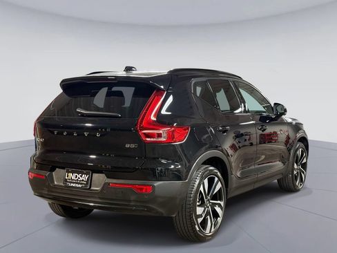 Used 2024 Volvo XC40 B5 Plus w/ Climate Package AWD/4WD image 10