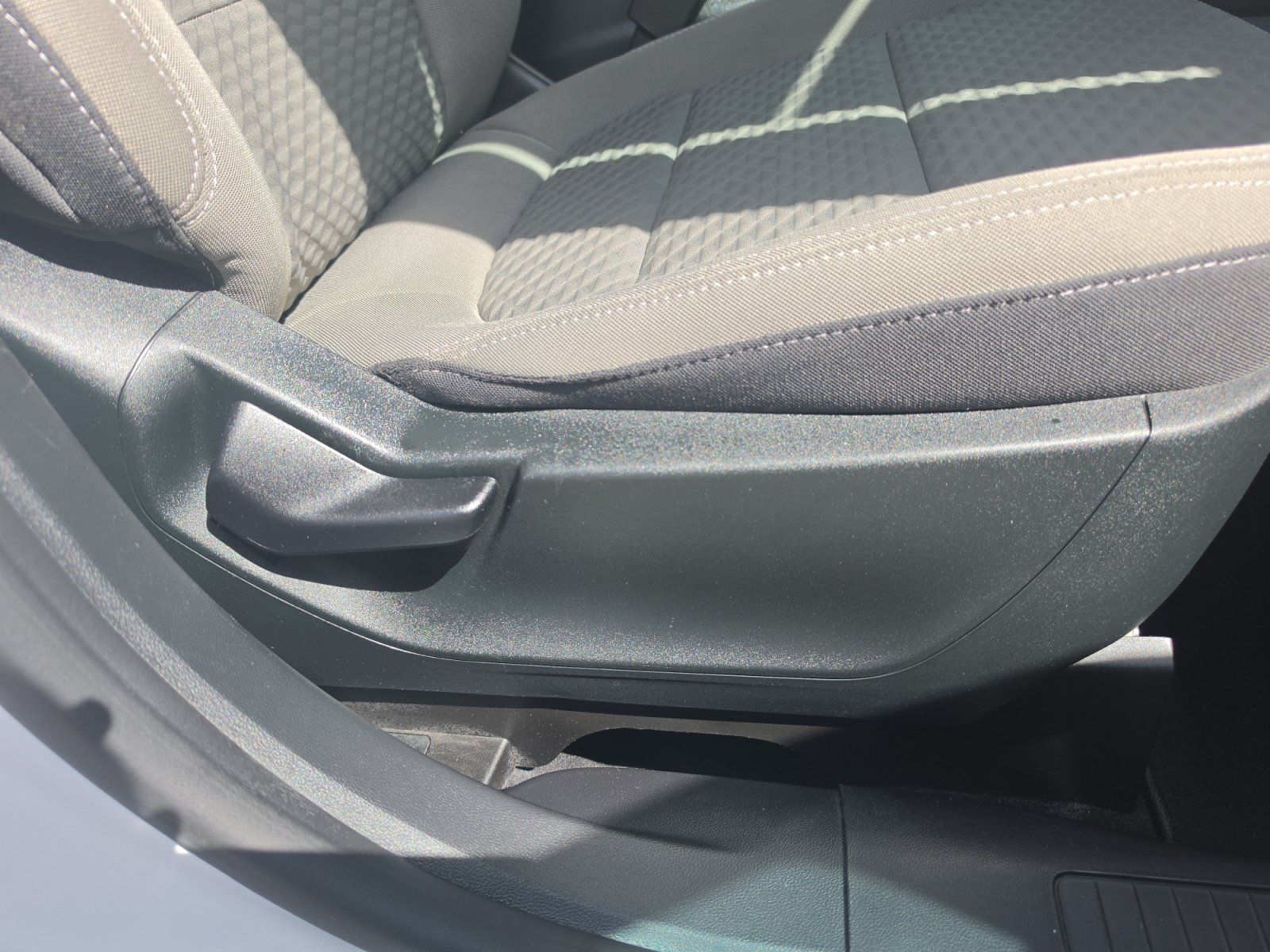 Used 2022 Ford Escape SE w/ SE Sport Appearance Package FWD image 30