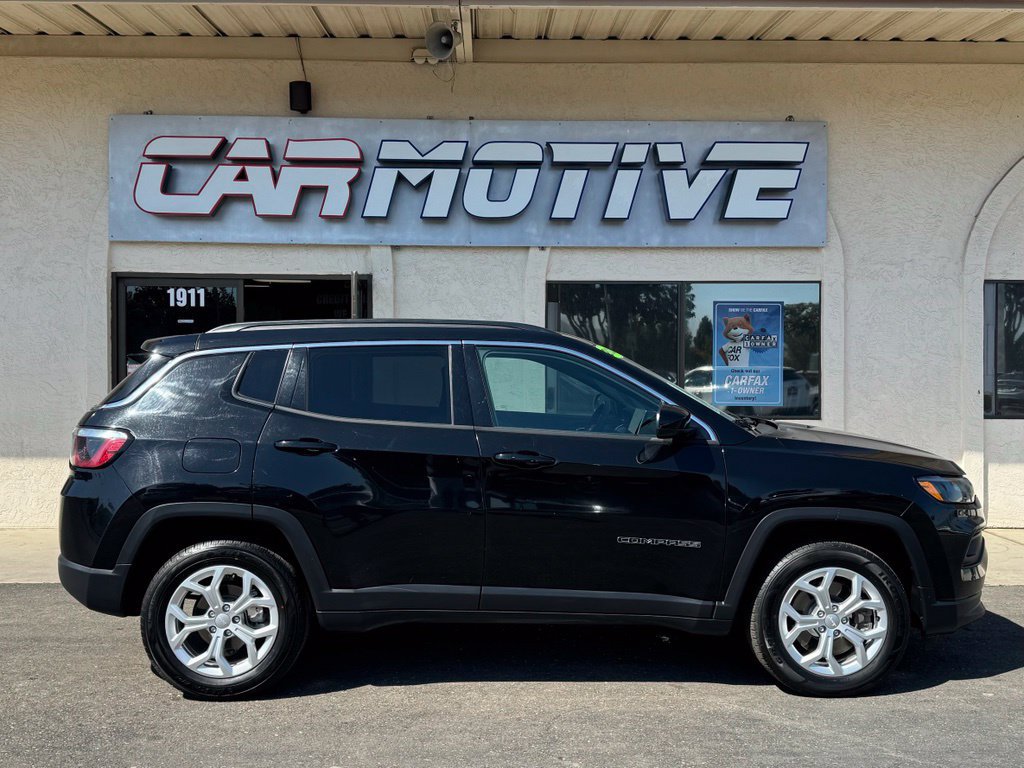Used 2024 Jeep Compass Latitude AWD/4WD image 3