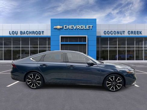 Used 2023 Honda Accord Touring image 9