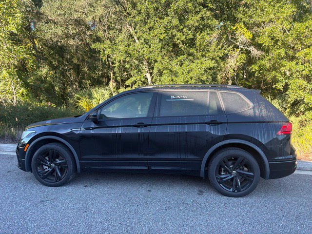 Used 2023 Volkswagen Tiguan SE R-Line FWD image 3