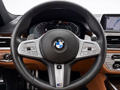 Used 2021 BMW 750i xDrive w/ Executive Package image 28