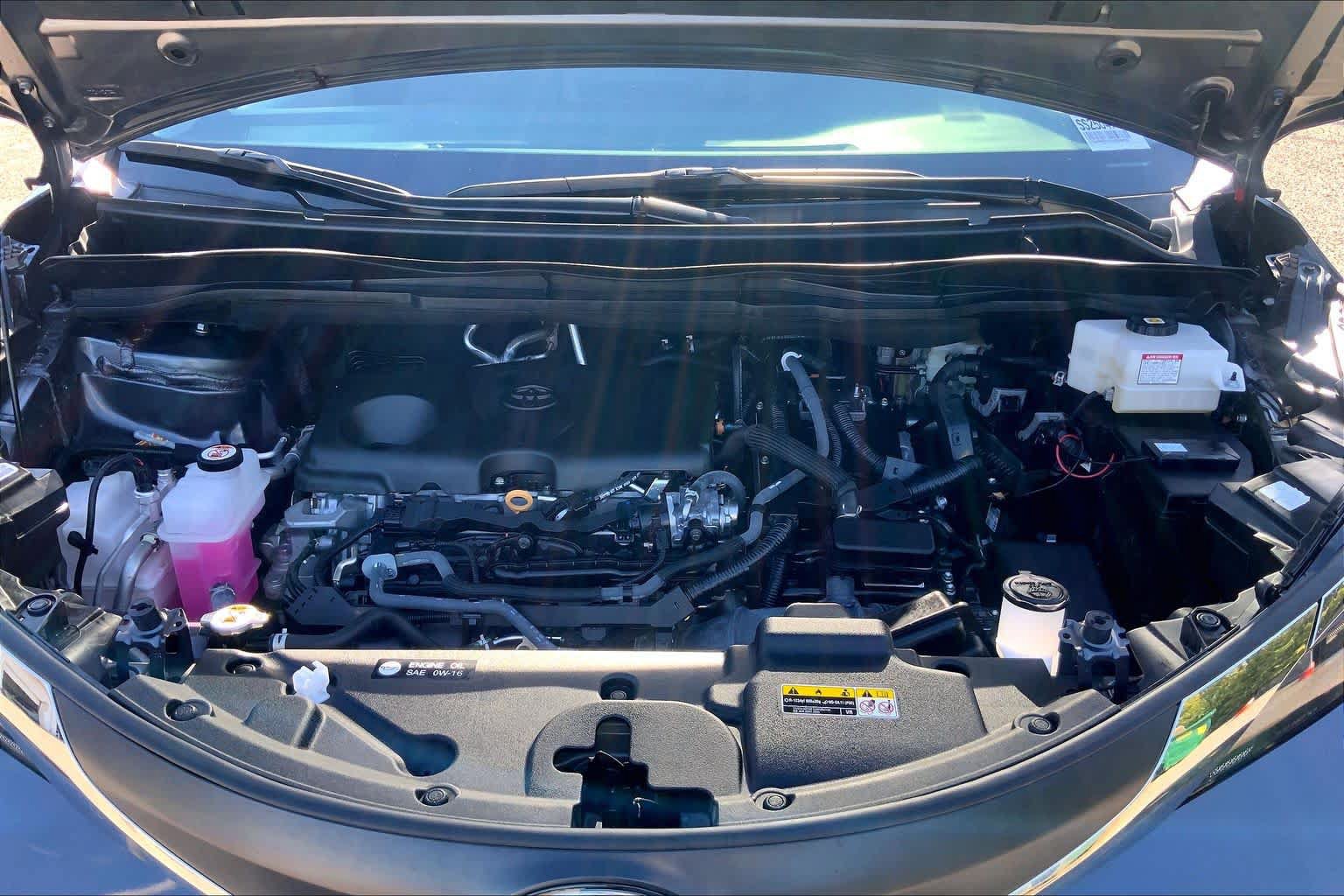 Used 2025 Toyota Sienna XLE FWD image 31