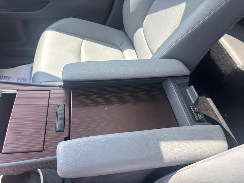 Used 2022 Toyota Sienna XLE FWD image 43