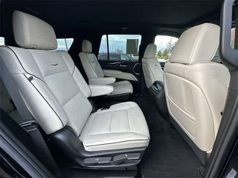 Used 2023 Cadillac Escalade Sport w/ LPO, ONYX Package image 27