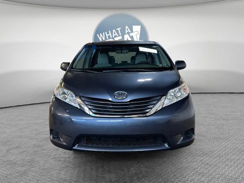 Used 2015 Toyota Sienna LE AWD/4WD image 9
