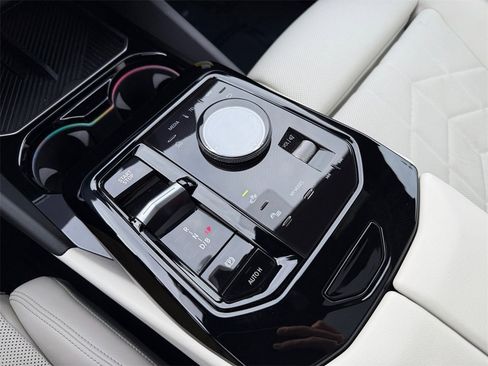 Certified 2025 BMW i5 xDrive40 w/ Premium Package image 26