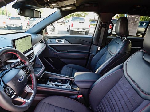 Used 2025 Ford Explorer ST-Line w/ Premium Package image 18