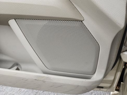 Used 2017 Ford Fusion SE w/ Fusion SE Technology Package image 27