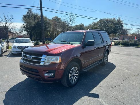 Used 2017 Ford Expedition XLT image 1