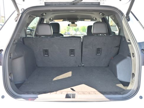 Used 2023 Chevrolet Equinox Premier FWD image 29