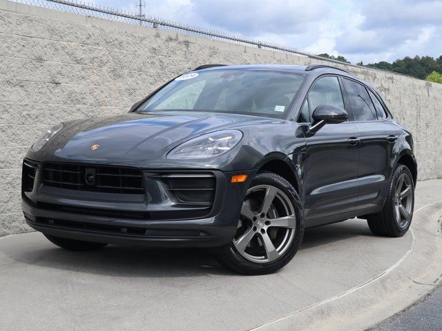 Certified 2024 Porsche Macan AWD/4WD image 1