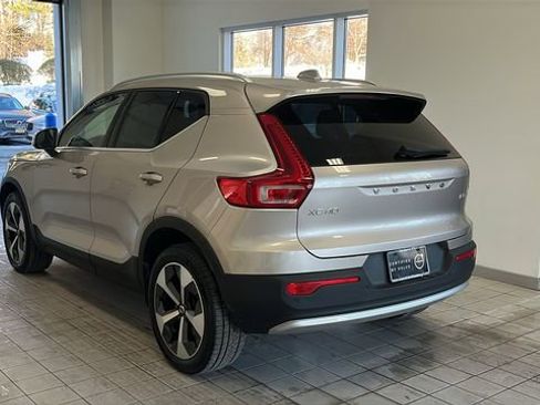 Certified 2023 Volvo XC40 B5 Plus w/ Climate Package image 4