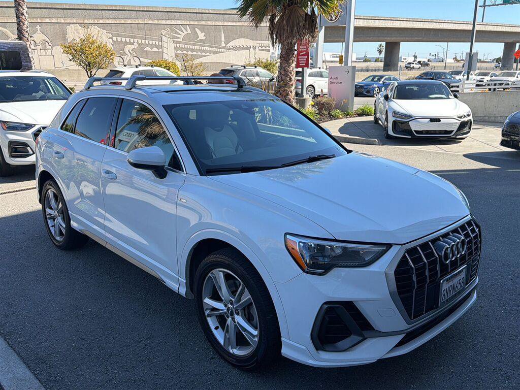 Used 2020 Audi Q3 2.0T Premium w/ Convenience Package AWD/4WD image 4
