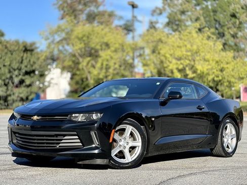 Used 2018 Chevrolet Camaro LT image 1