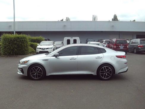 Used 2020 Kia Optima SE FWD image 2