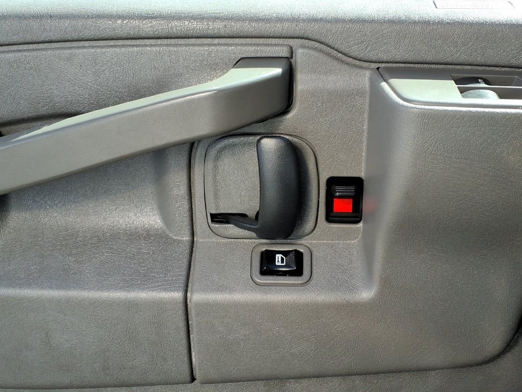 Used 2021 GMC Savana 3500 Extended w/ Power Convenience Package RWD image 4