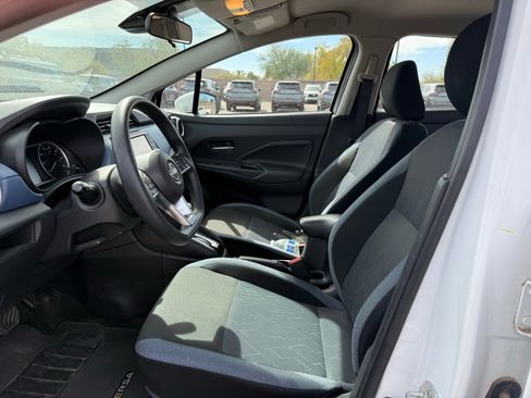 Used 2025 Nissan Versa SV image 12