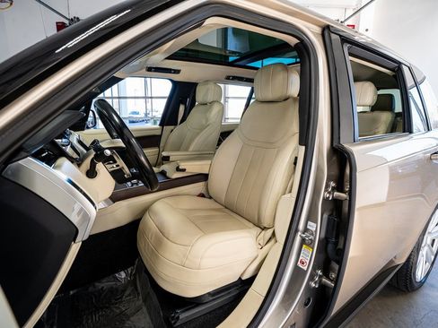 Used 2023 Land Rover Range Rover Long Wheelbase SE image 36