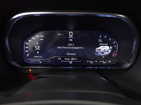 Used 2024 GMC Yukon AT4 w/ Technology Package image 16