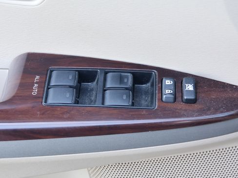 Used 2013 Toyota Venza LE w/ LE Convenience Pkg image 14