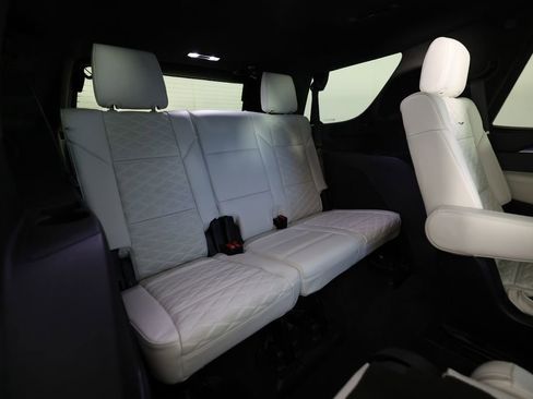 Used 2025 Cadillac Escalade V AWD/4WD image 12