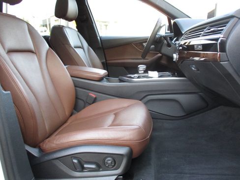 Used 2017 Audi Q7 3.0T Prestige w/ Prestige Package image 23
