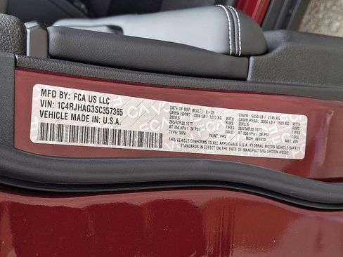 New 2025 Jeep Grand Cherokee Altitude image 11