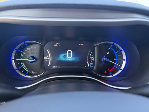 Used 2023 Chrysler Pacifica Touring-L FWD image 22
