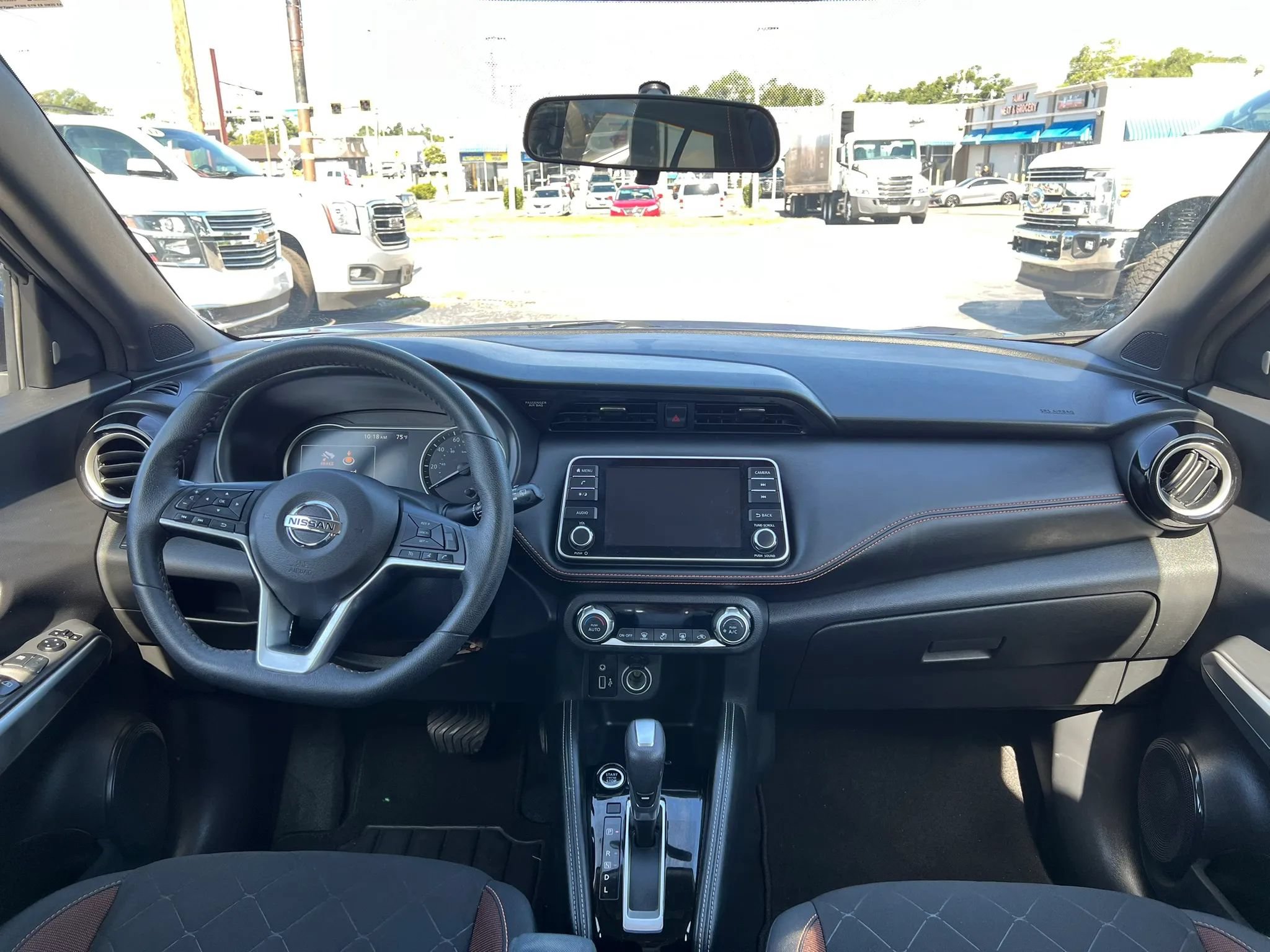 Used 2018 Nissan Kicks SR FWD image 11