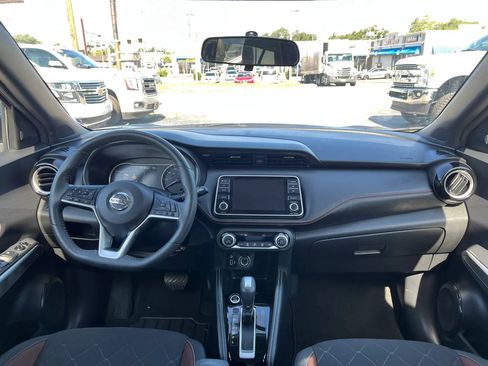 Used 2018 Nissan Kicks SR FWD image 11