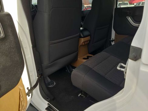 Used 2012 Jeep Wrangler Unlimited Sahara w/ Connectivity Group image 20