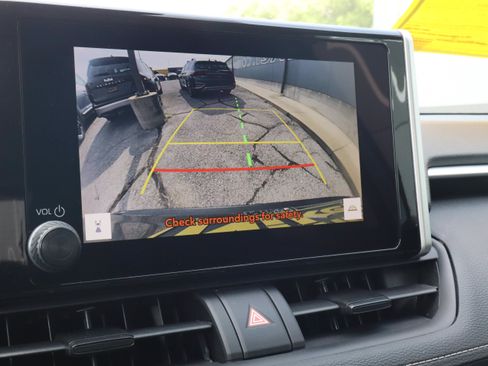 Used 2025 Toyota RAV4 XLE FWD image 12